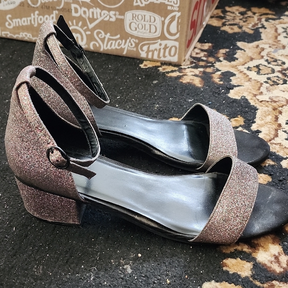Sugar & Jade Elegant Glitter Block Heel Sandals; Size: 7; Purple/Silver Glitter
